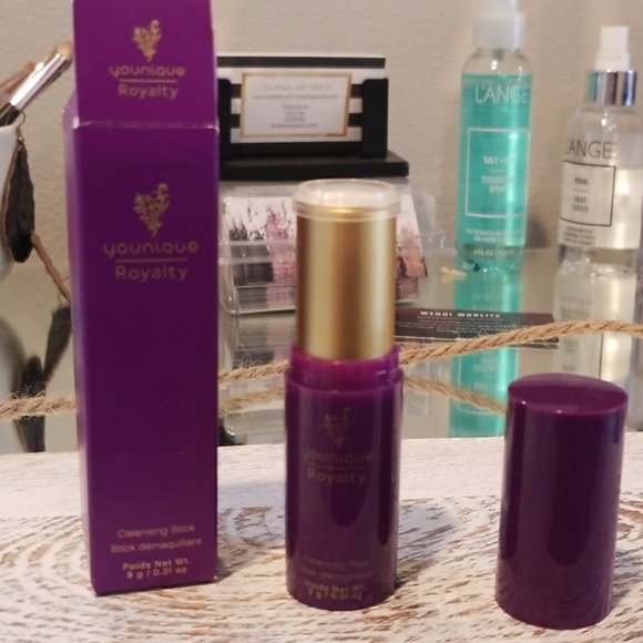 Younique Cleansing Stick - Picture 1 of 1
